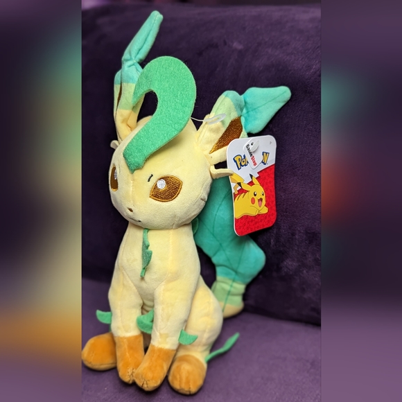 Exclusive Pokemon Leafeon 8" Plush - Picture 2 of 7